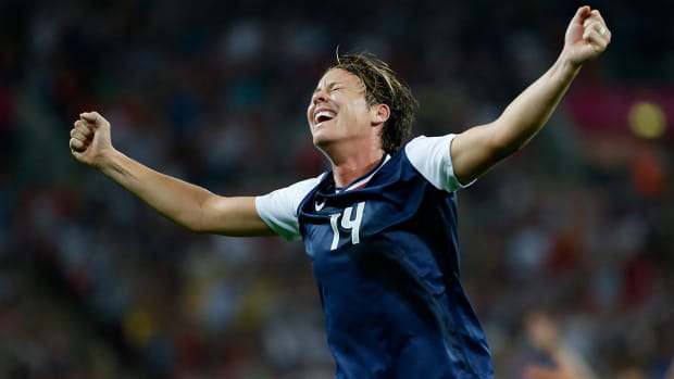 abby-wambach-vault.jpg